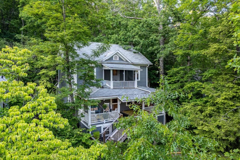 Ceilidh Cottage - Near Black Mountain & Walk to Montreat Hiking! House in Montreat