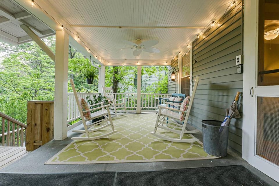 Ceilidh Cottage - Near Black Mountain & Walk to Montreat Hiking! House in Montreat