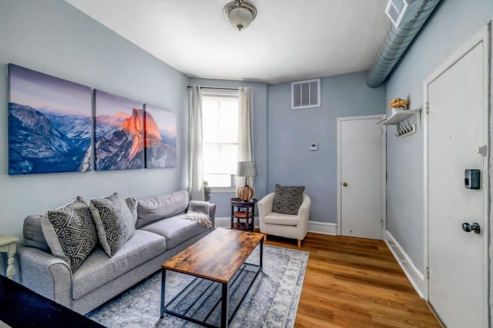Calvert Cottage 2 - 1BR Bungalow in Adams Morgan Apartment in Arlington