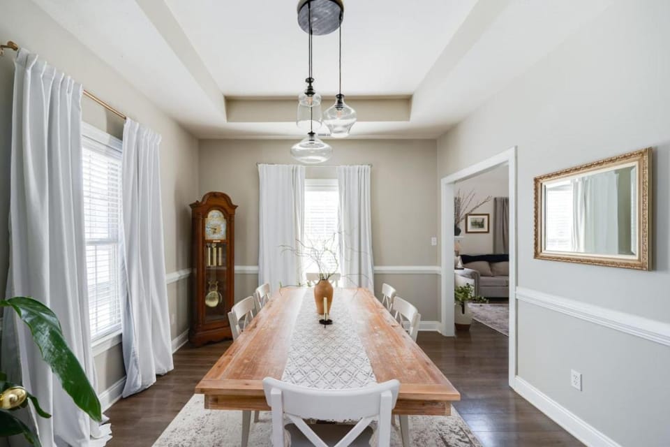 The Wyndsong - Cozy Patio, Fire Pit and Work Space! House in Lynchburg