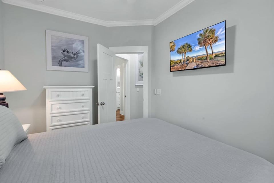 N80 - Ocean Lakes New Build, Steps to Beach and Balcony! House in South Carolina