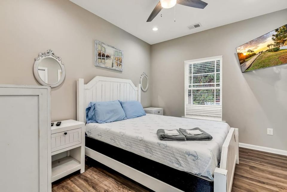 1537 - Ocean Lakes Oasis, Golf Cart and Beach Access! House in South Carolina