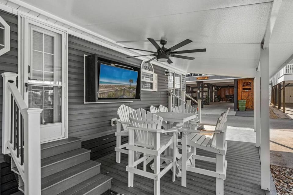 1779 - Ocean Lakes Getaway, Golf Cart and Beach Access! House in South Carolina