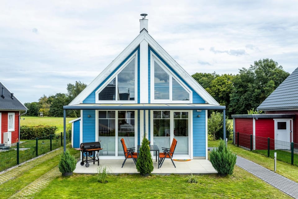Property building, Natural landscape, Garden view