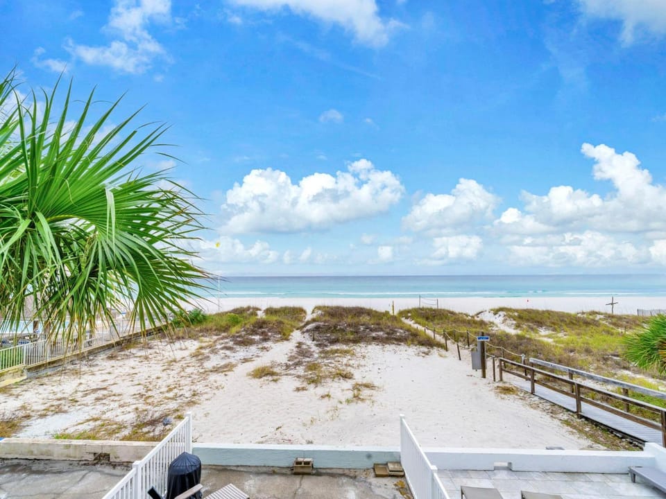 Surfs Up House in Lower Grand Lagoon