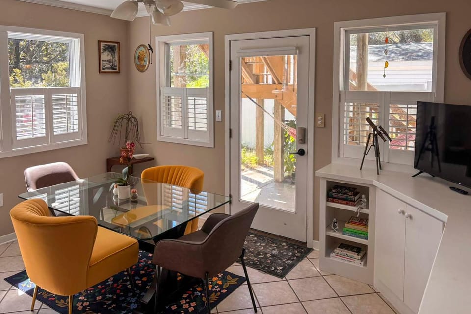 2 Mi to Atlantic Beach: Coastal Retreat w/ Deck House in Morehead City