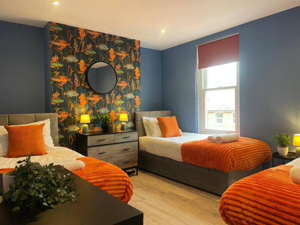 Convenient 3 bed in central Faversham with parking Apartment in Borough of Swale