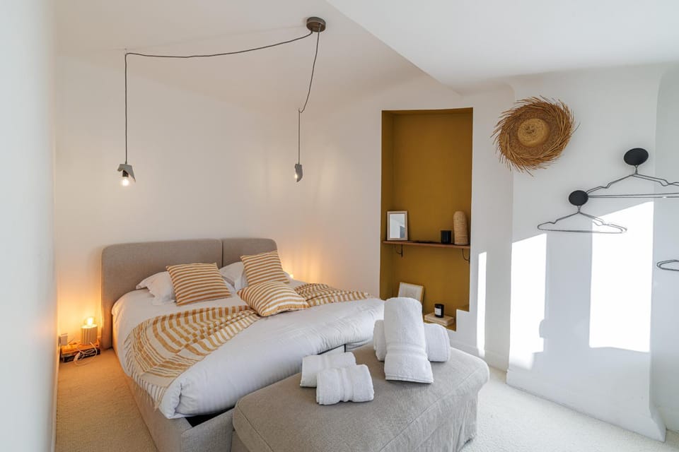 Bed, Bedroom