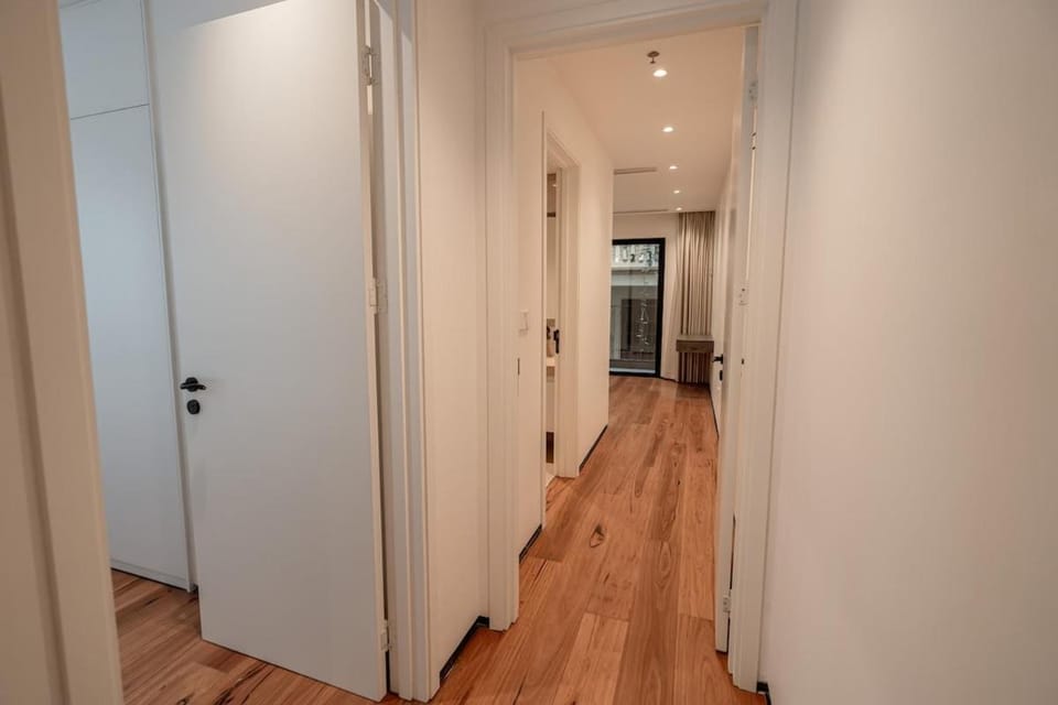 Căn hộ 3 ngủ cao cấp ven hồ Tây, trung tâm thành phố Apartment in Hanoi
