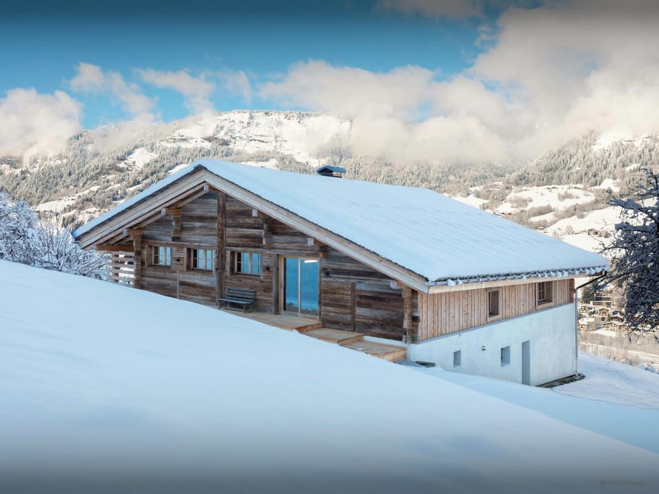 Property building, Day, Natural landscape, Winter, Mountain view