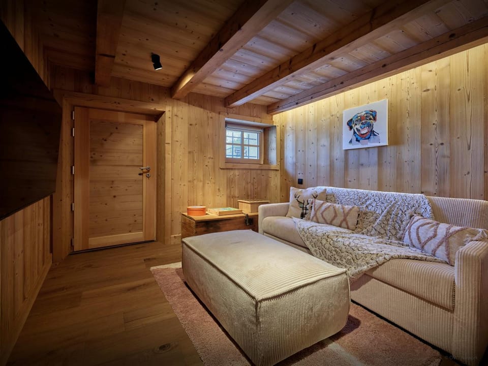 Communal lounge/ TV room, TV and multimedia, Seating area, Evening entertainment