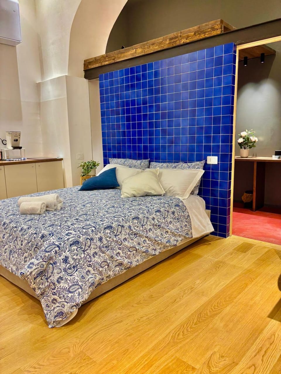 Bed, Bathroom, Kitchen or kitchenette, Bedroom, towels