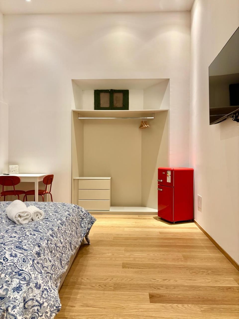 TV and multimedia, wardrobe