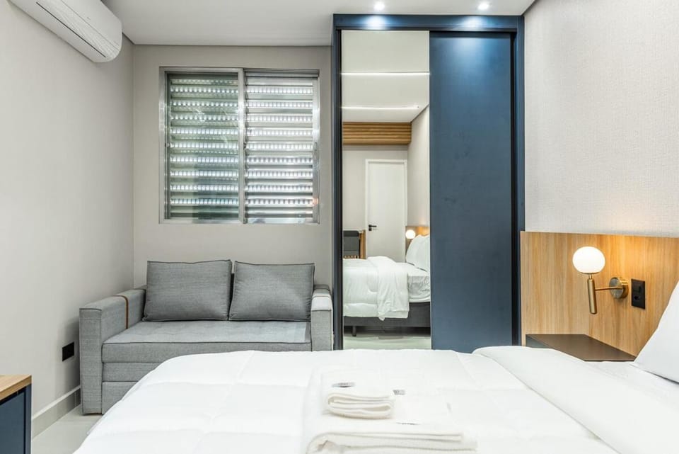 Bed, Photo of the whole room, Seating area, Bedroom, towels, air conditioner