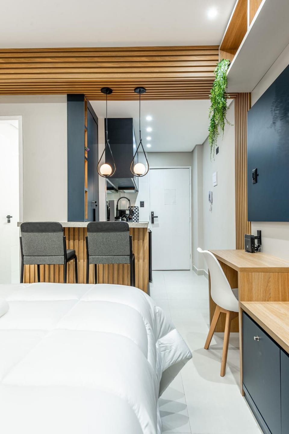 Bed, Kitchen or kitchenette, microwave