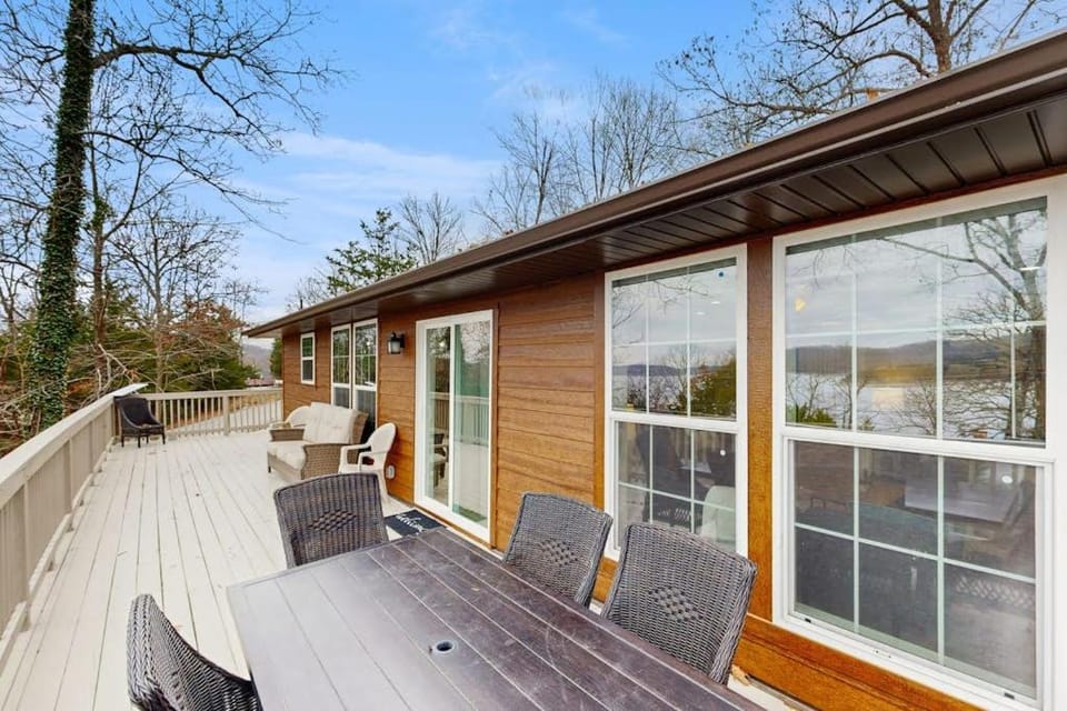 Beaver Lake Perch House in Beaver Lake