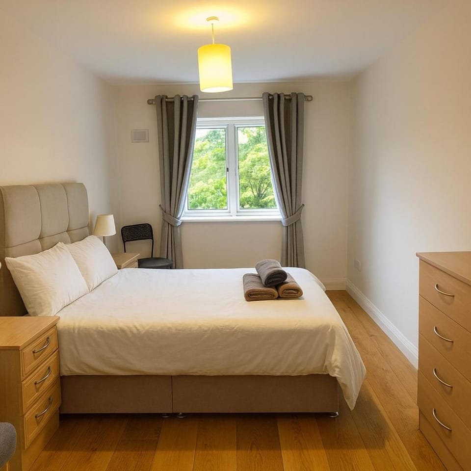 Bed, Photo of the whole room, Bedroom, towels