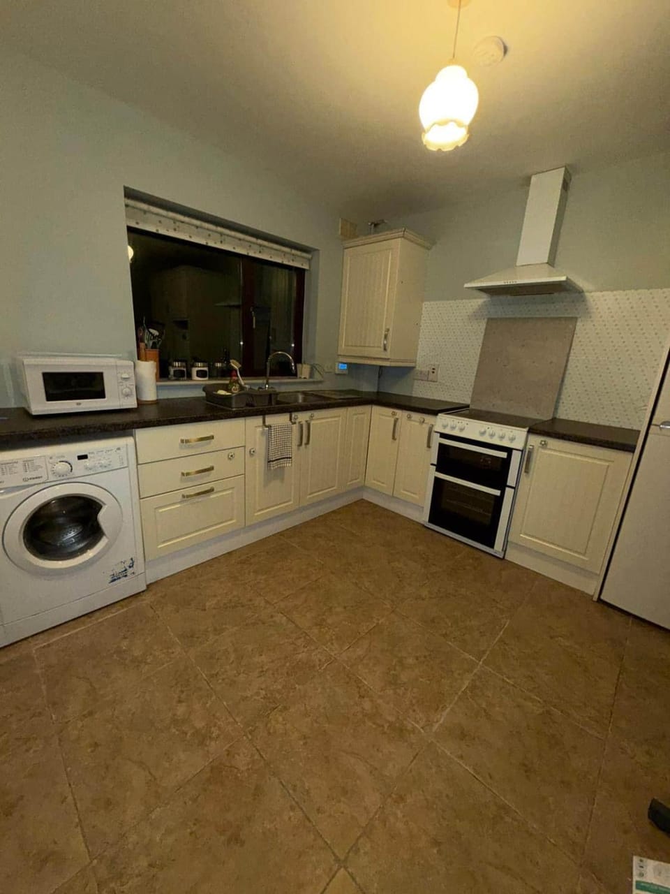 Kitchen or kitchenette, oven, washing machine, dryer