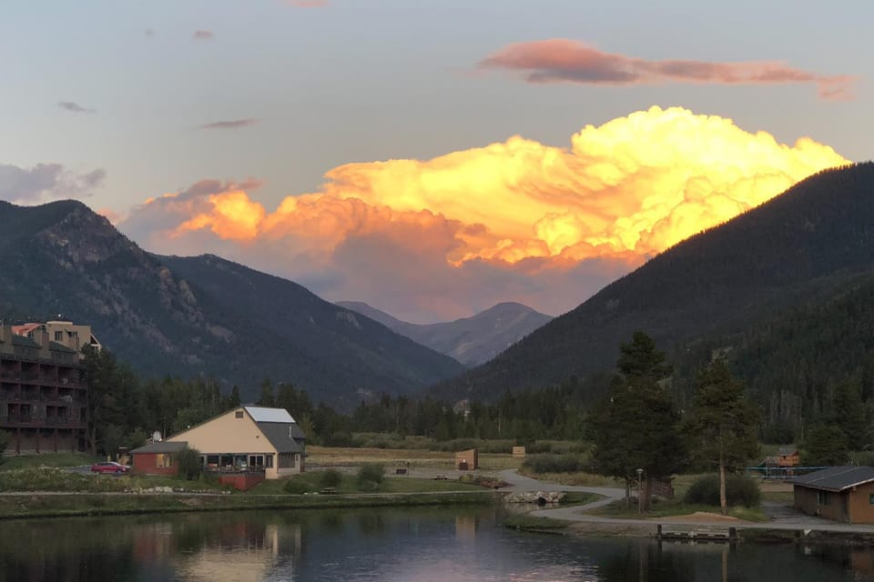 Continental Divide Views: Lakefront Keystone Condo House in Keystone
