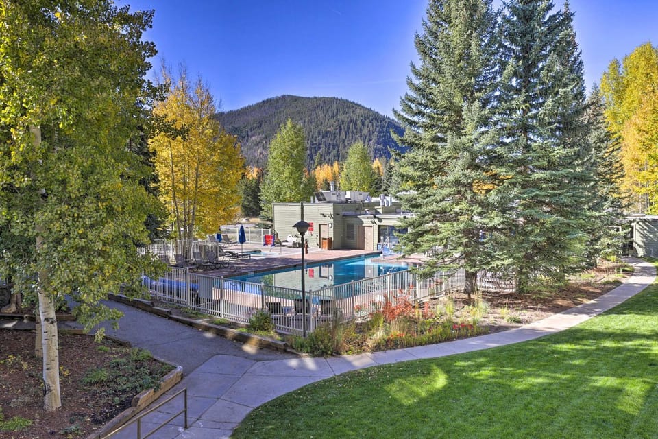 Continental Divide Views: Lakefront Keystone Condo House in Keystone
