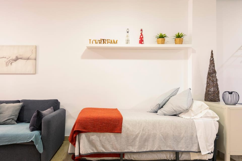Bed, Living room