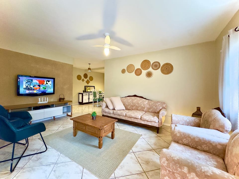 Communal lounge/ TV room, TV and multimedia, Living room, Seating area