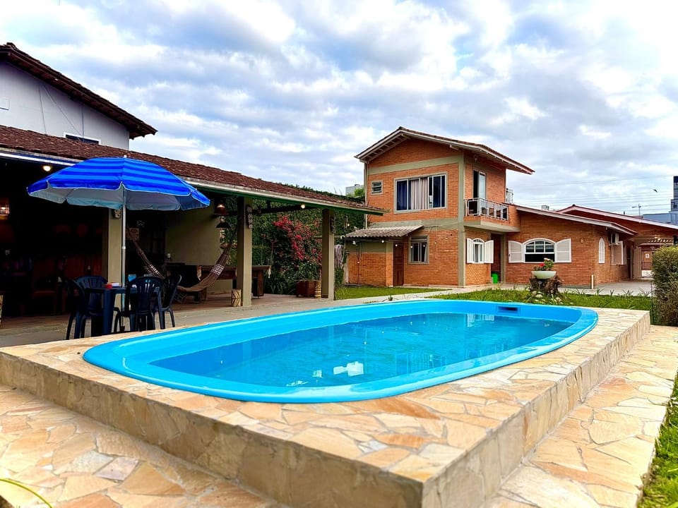 Property building, Day, Swimming pool