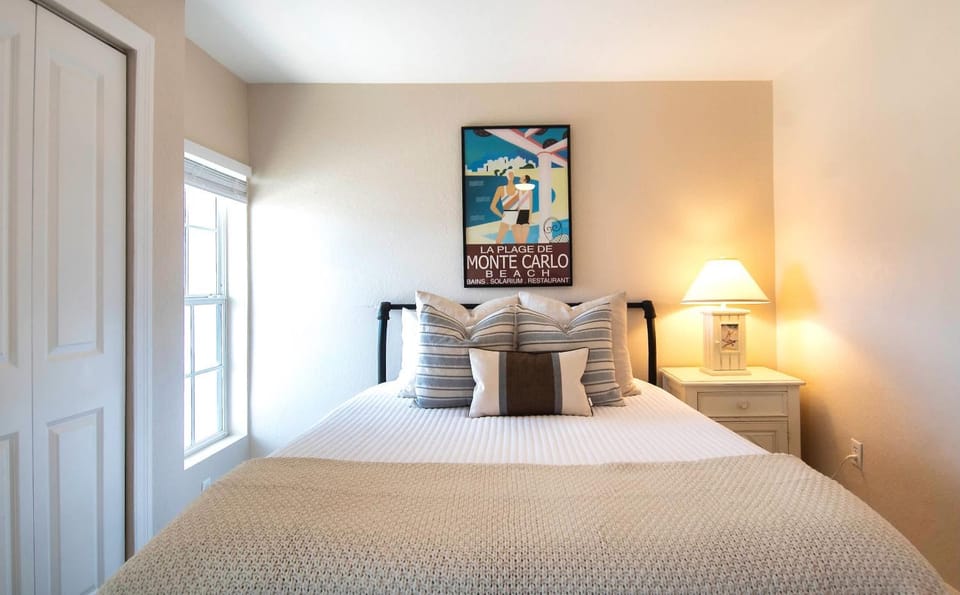 2BR Siesta Key Downtown Condo Walk Everywhere House in Siesta Key