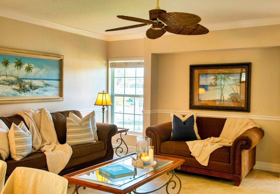 2BR Siesta Key Downtown Condo Walk Everywhere House in Siesta Key
