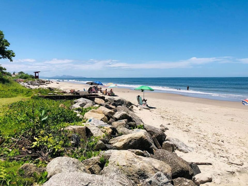 Aconchego a 100 metros da praia House in State of Santa Catarina