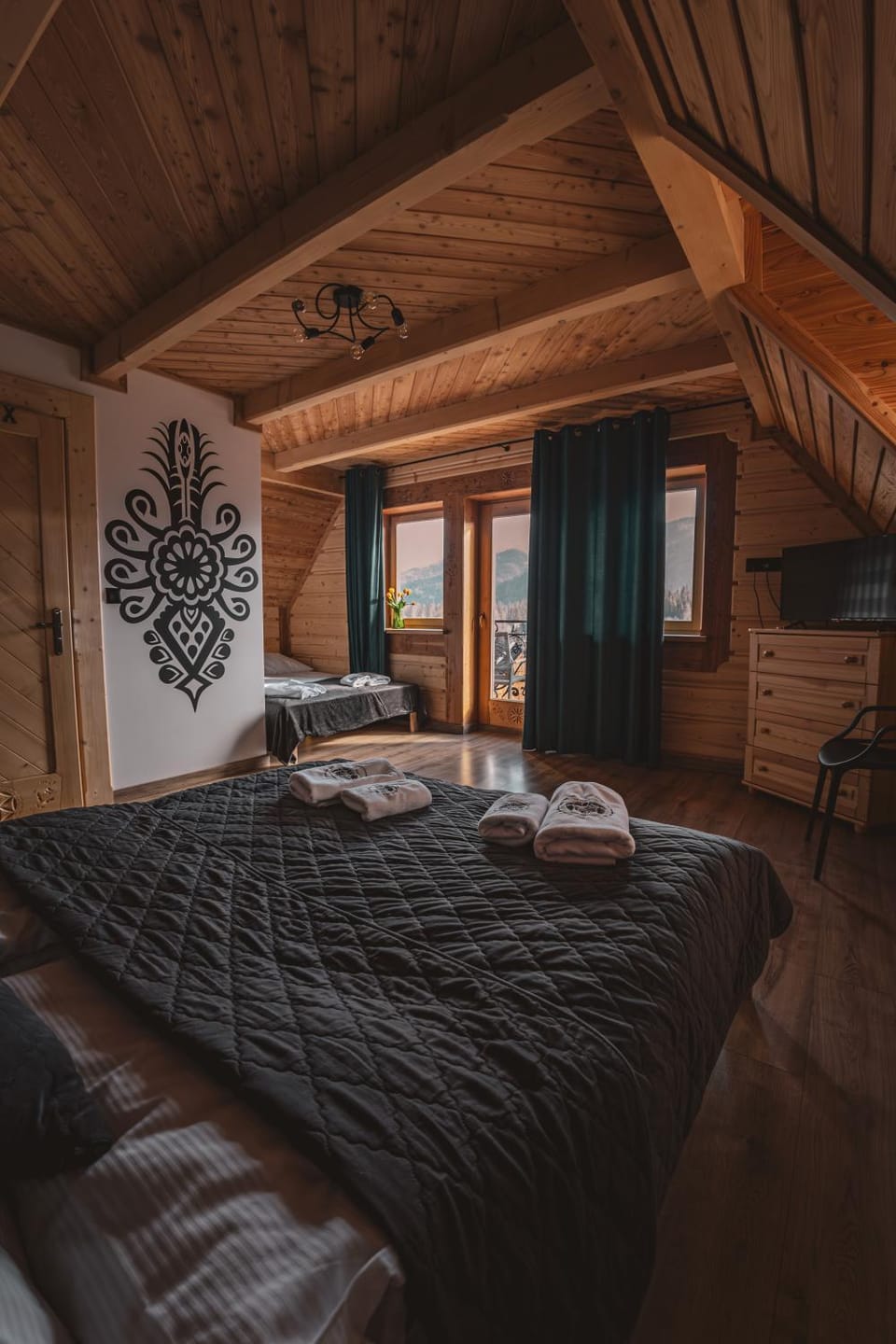 Bed, Photo of the whole room, Bedroom, towels