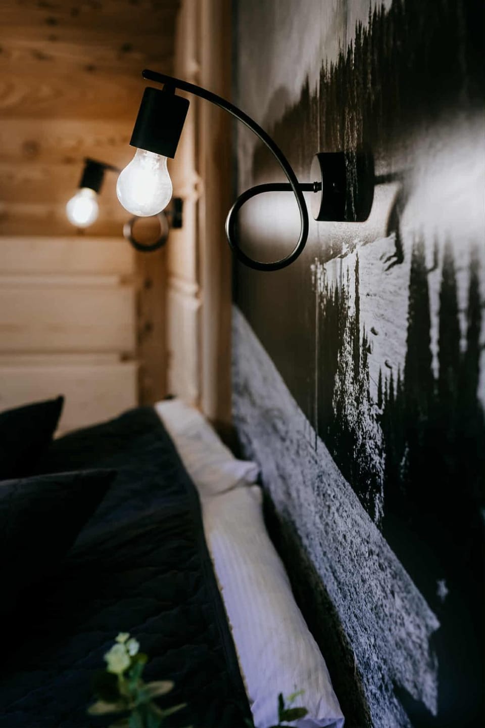 Bed, Photo of the whole room, Decorative detail, Bedroom