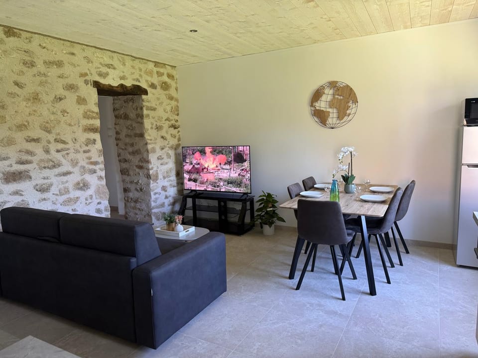 Communal lounge/ TV room, Living room