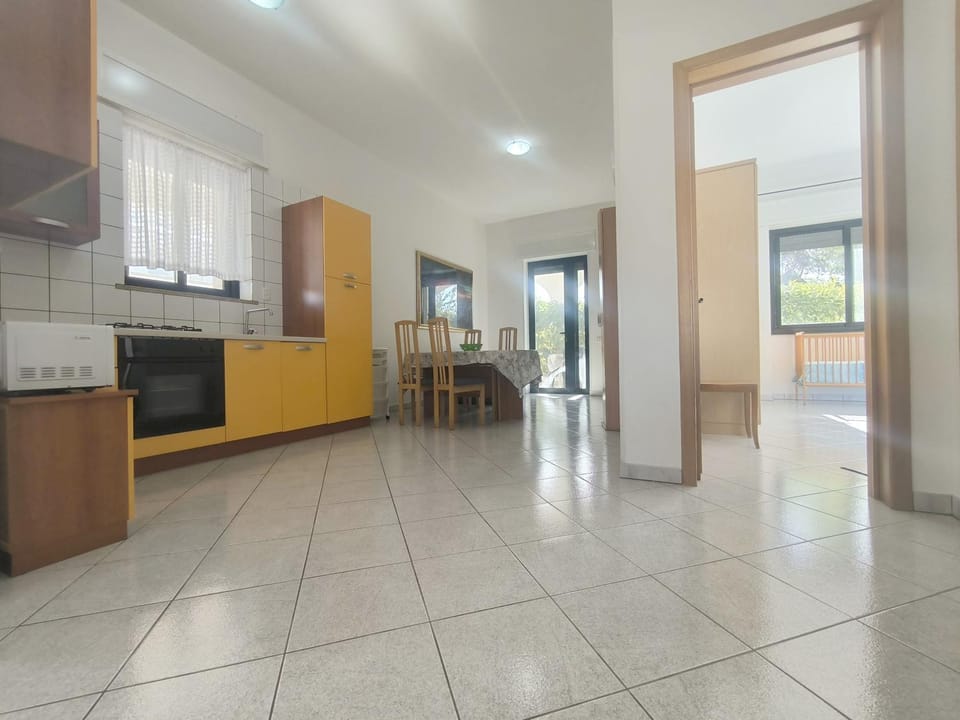 Day, Summer, Living room, Seasons, Family, microwave, kitchen
