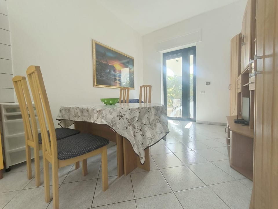 Living room, kitchen, acessibility