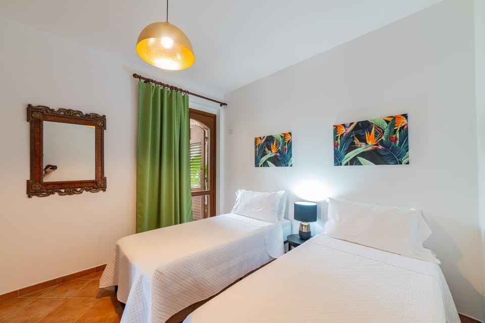 Bed, Photo of the whole room, Bedroom, heating, air conditioner