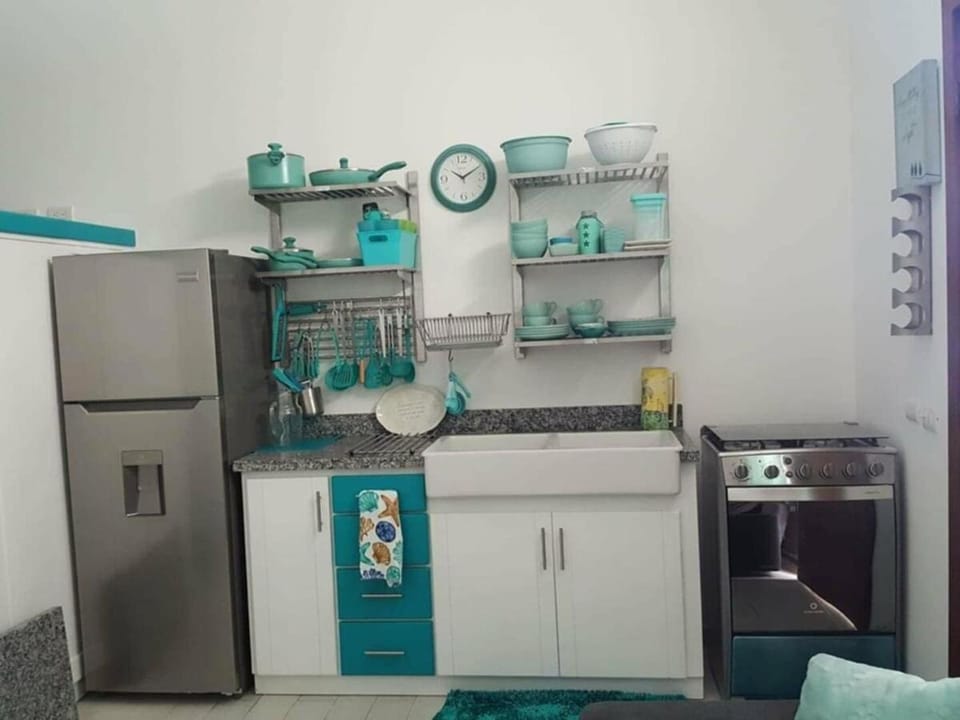 Private studio apartment with eat in kitchen Apartment in Los Melones