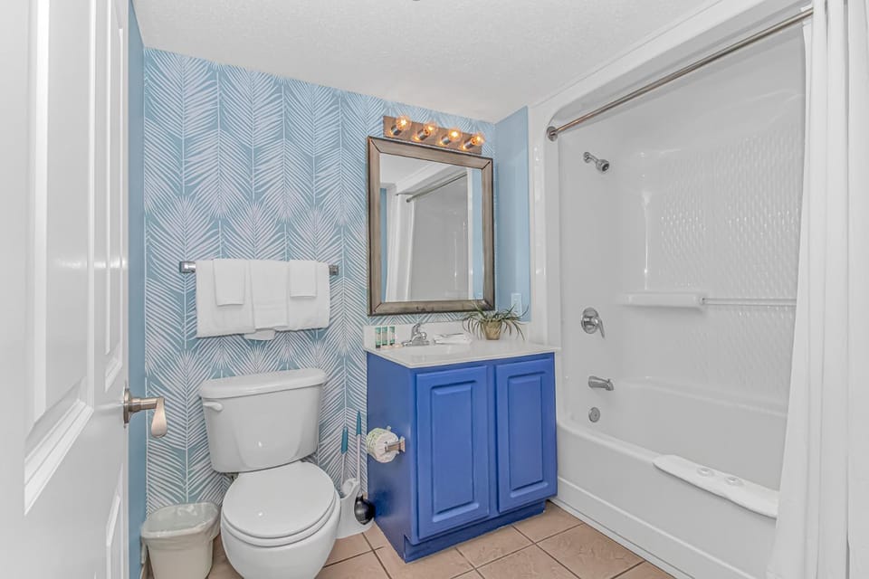 Cozy Updated Oceanview Studio for 4! Paradise 511 House in Myrtle Beach