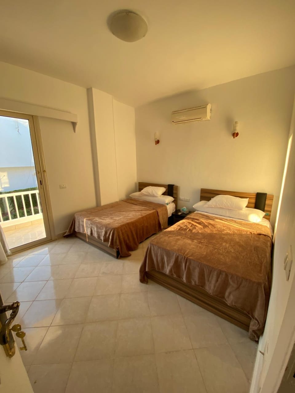Bed, Photo of the whole room, Bedroom, air conditioner