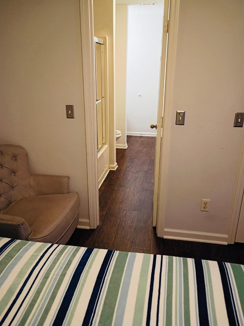 Bed, Seating area, Bedroom