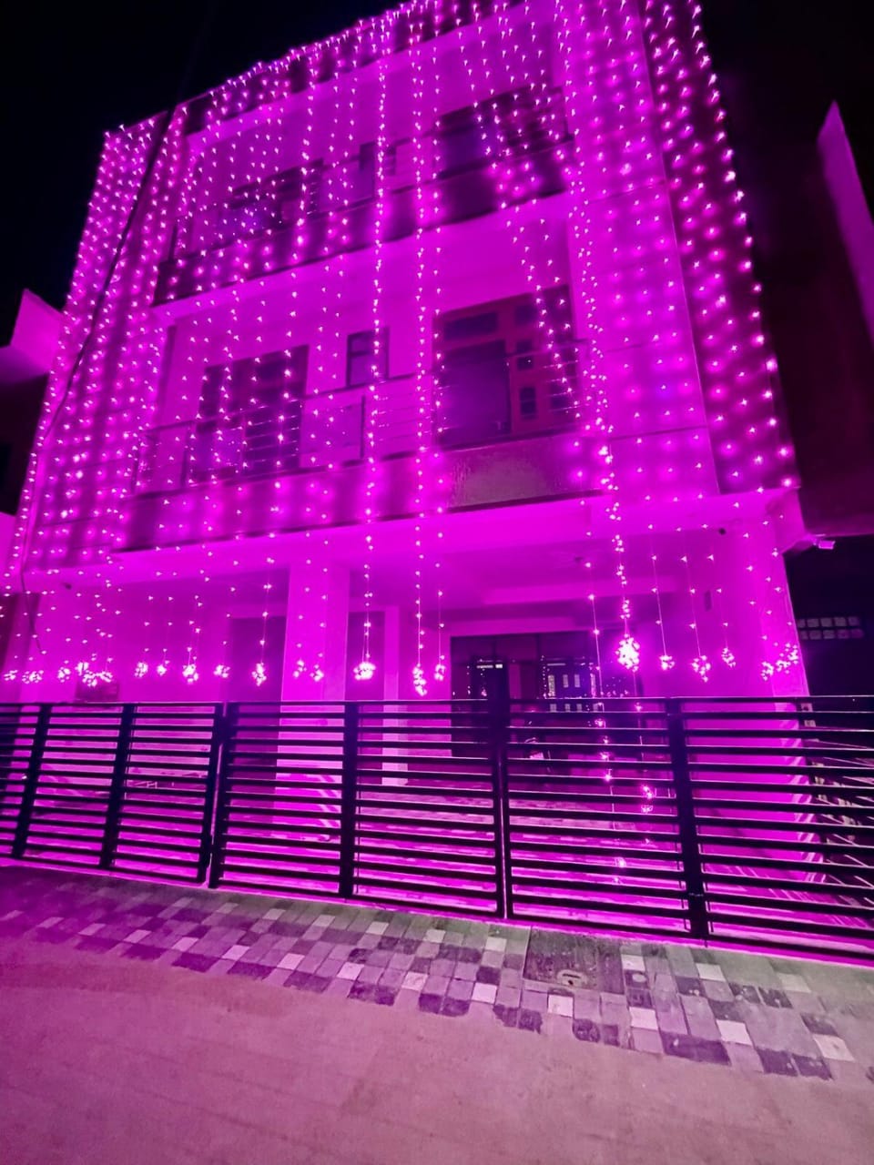 ZenRoofs - Homely 2 BHK Flat Apartment in Jaipur