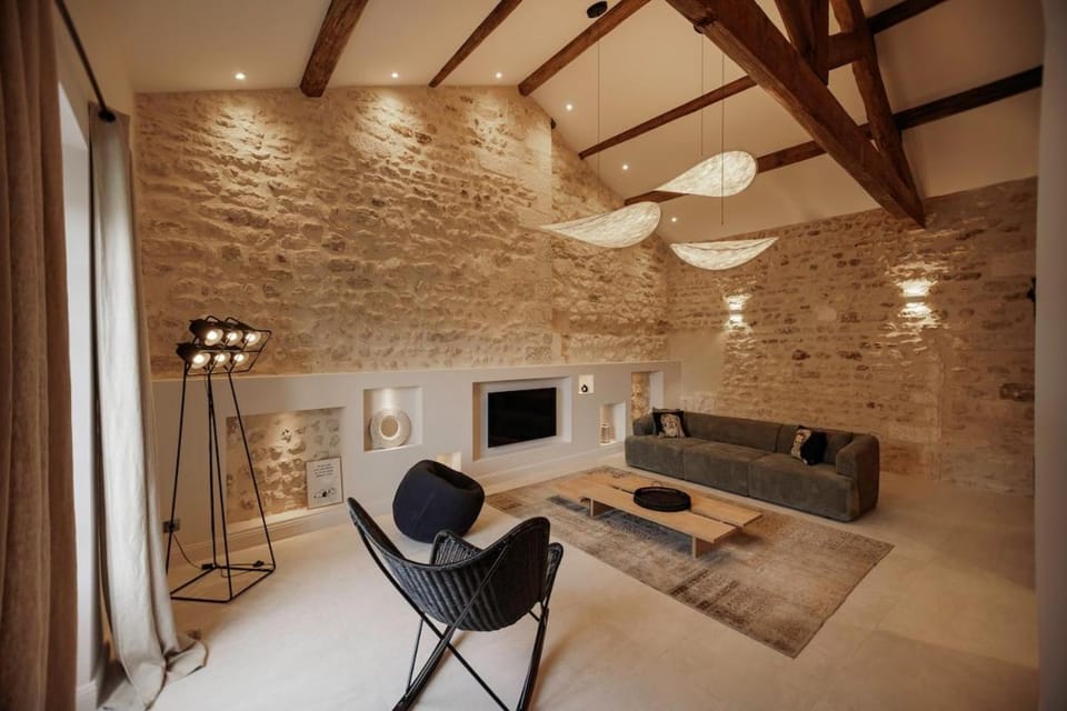 Property building, TV and multimedia, Living room, Seating area