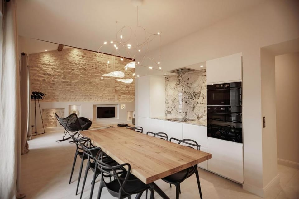 Coffee/tea facilities, Dining area, dishwasher, oven, kitchen