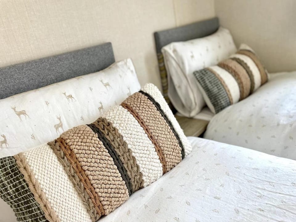 Sea View Chalet Steps from Durdle Door Sleeps 6 Chalet in Purbeck District