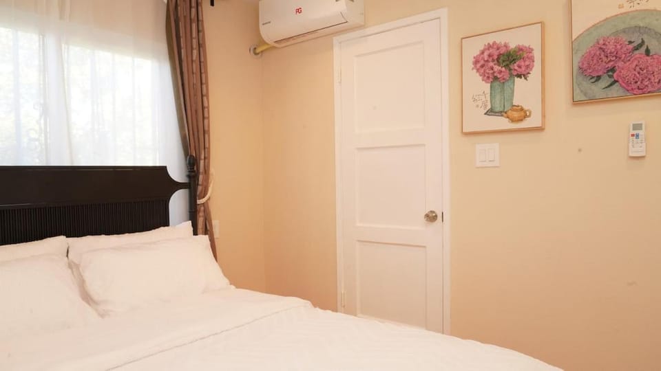 Entire house with 3 rooms Villa in San Gabriel