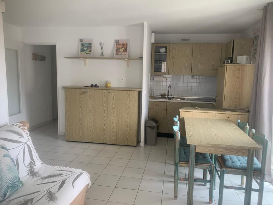 T2 Port-Fréjus Proximité de la plage Grand Garage Privé 34 M2 dernier étage Apartment in Fréjus