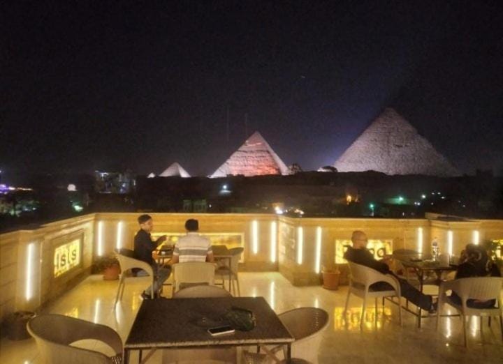 Night, Seating area