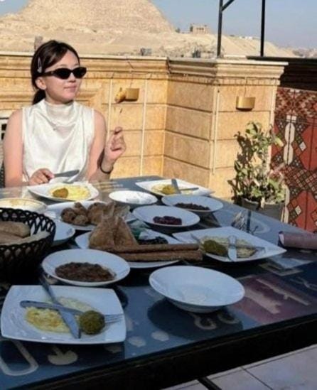Day, Food and drinks, Dining area, Food, Dinner, Drinks, group of guests