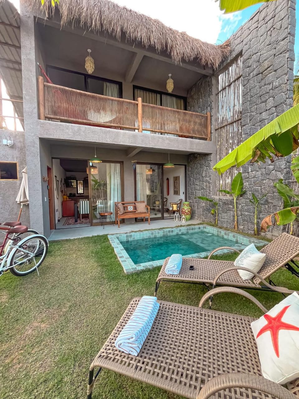 Garden view, Pool view, Swimming pool, sunbed