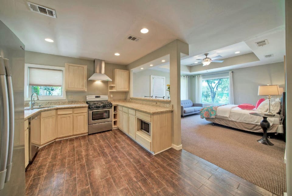 Kitchen or kitchenette, kitchen